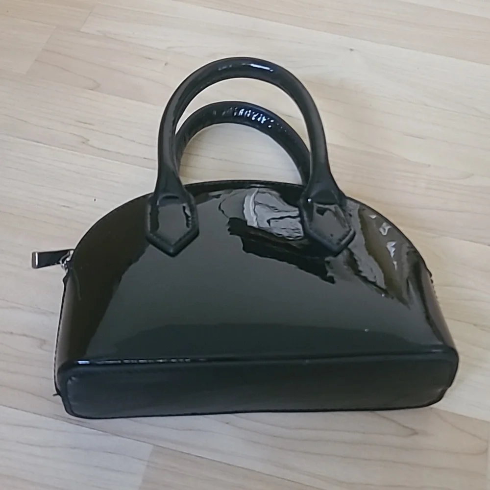NWOT FOREVER 21 BLACK FAUX LEATHER MINI CLASSIC HANDBAG - Picture 7 of 8